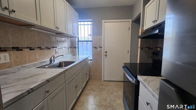 Building Photo - 16-20-20 Townley St