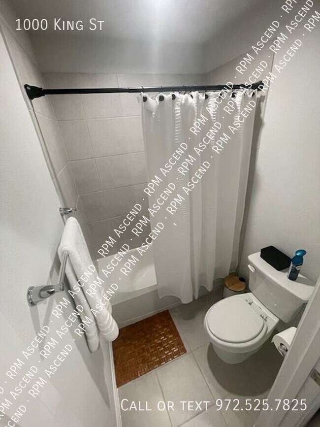 Building Photo - 1000 King St