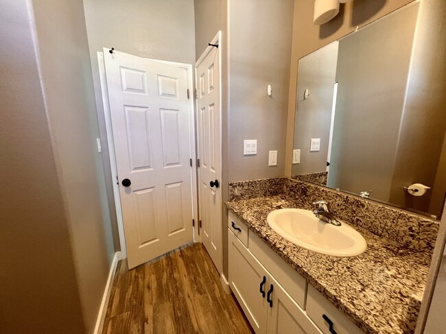 Building Photo - 103 Moolu
