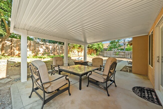 Building Photo - 302 Carlina Ct