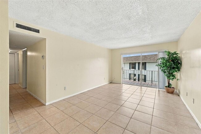 Building Photo - 905 W Oak Ridge Rd
