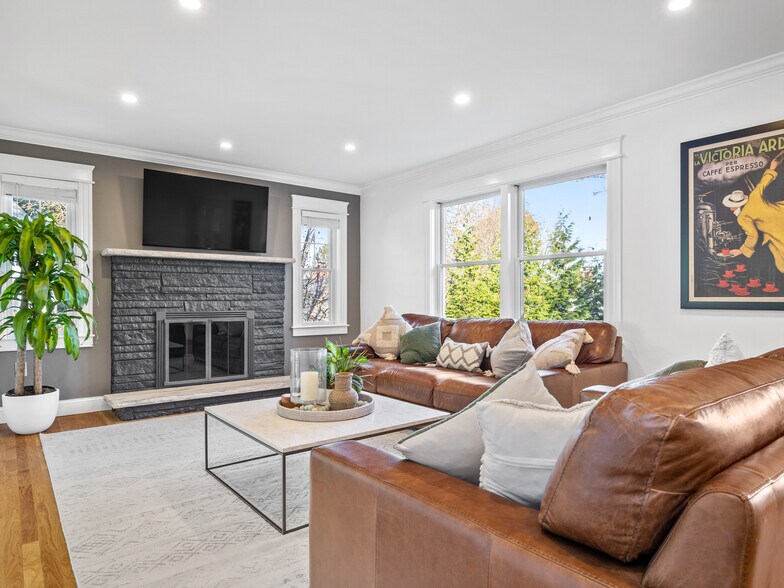 Building Photo - 25 Falmouth Rd