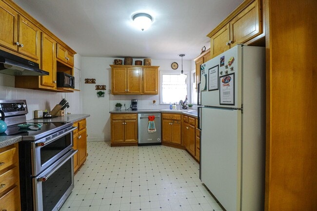 Building Photo - Nice Midtown Bungalow