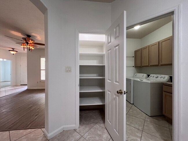 Building Photo - HUGE PRICE REDUCTION!! HOME IS READY FOR A...