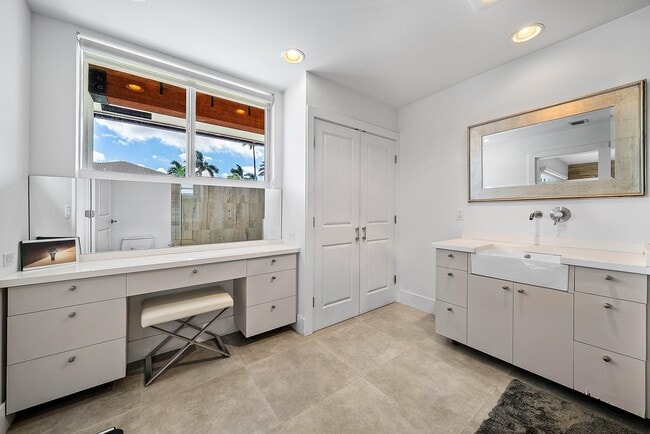 Building Photo - 740 NE 36th St