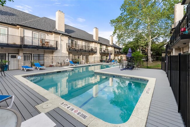 Building Photo - 1307 Kinney Ave