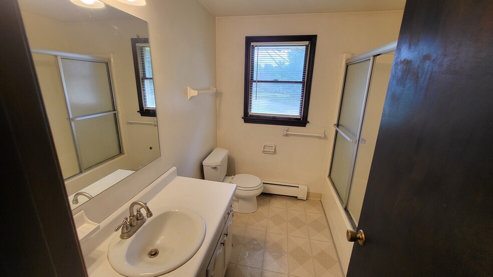 Building Photo - 60 Meadowbrook Cir