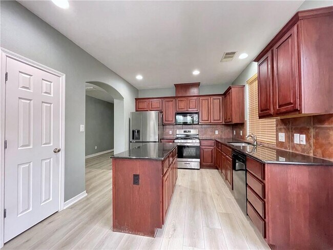 Building Photo - 806 Bent Wood Pl