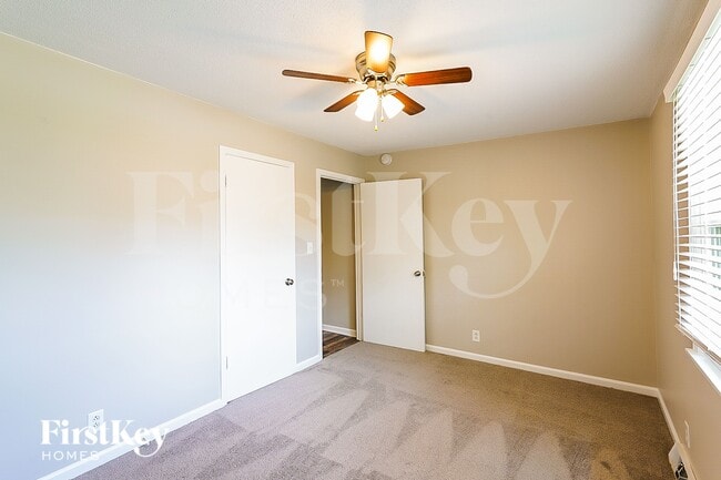 Building Photo - 2270 Provo Dr