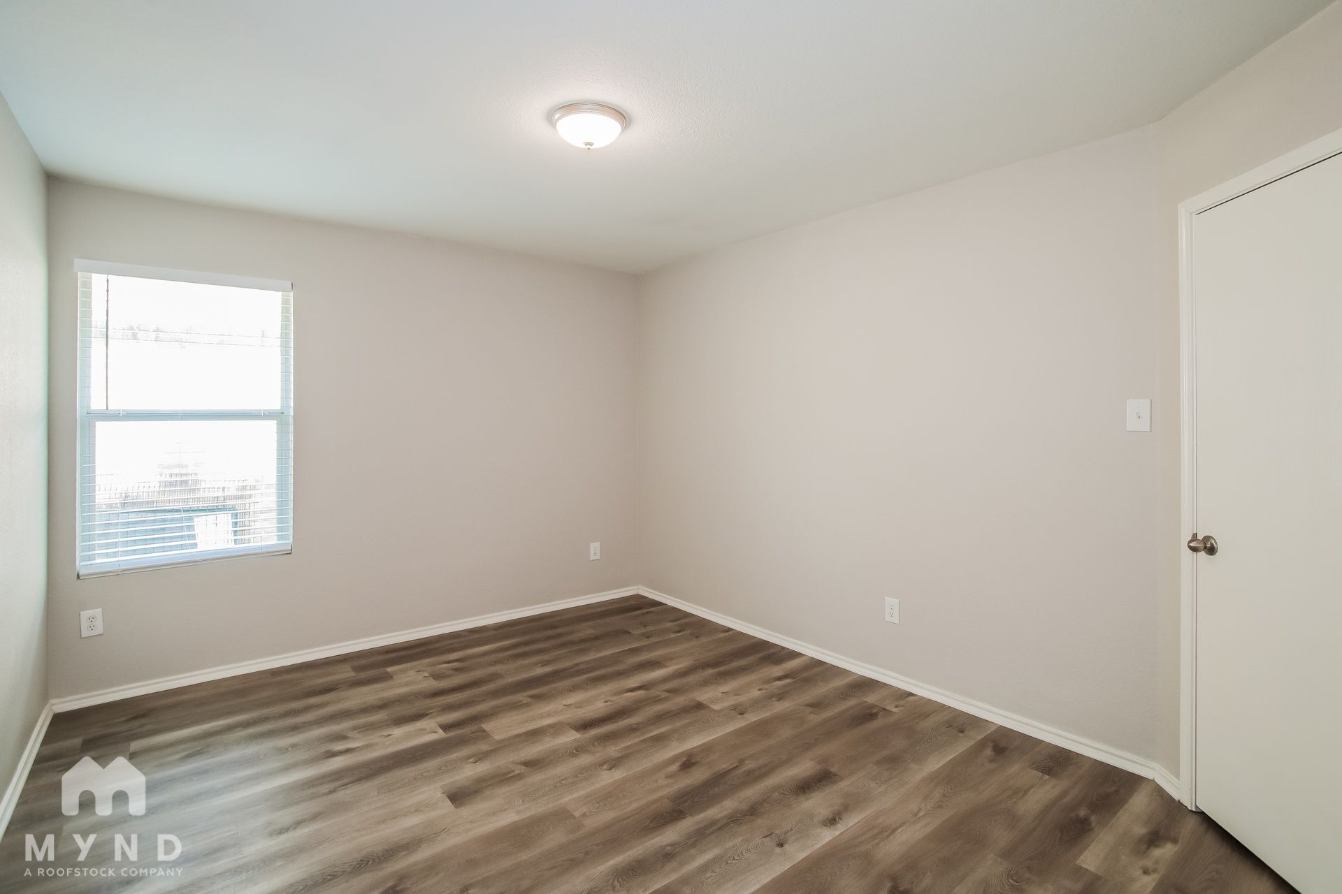 Building Photo - 4613 Redbud Dr