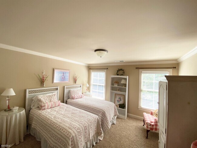Building Photo - 3 br, 2.5 bath Townhome - 4618 Cotswold Lane