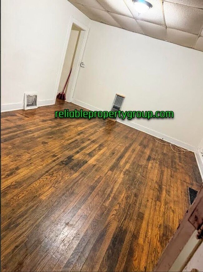 Building Photo - 610-612 W 3rd St