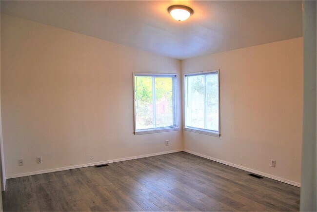 Building Photo - 3 Bedroom 2 Bath MF Home Carlton OR