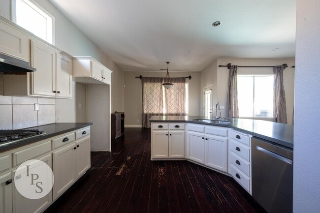 Building Photo - Charming 4BR/2BA Home in the Heart of Clovis Unified!