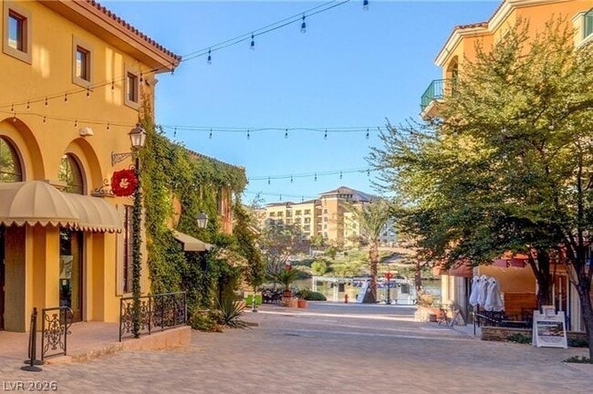 Building Photo - 30 Strada Di Villaggio