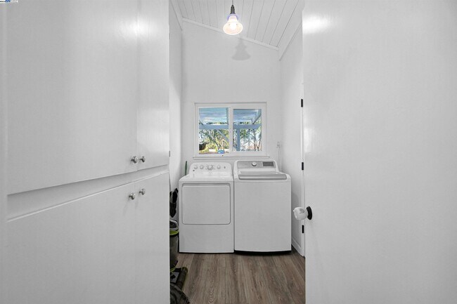 Building Photo - 55 Normandy Ln