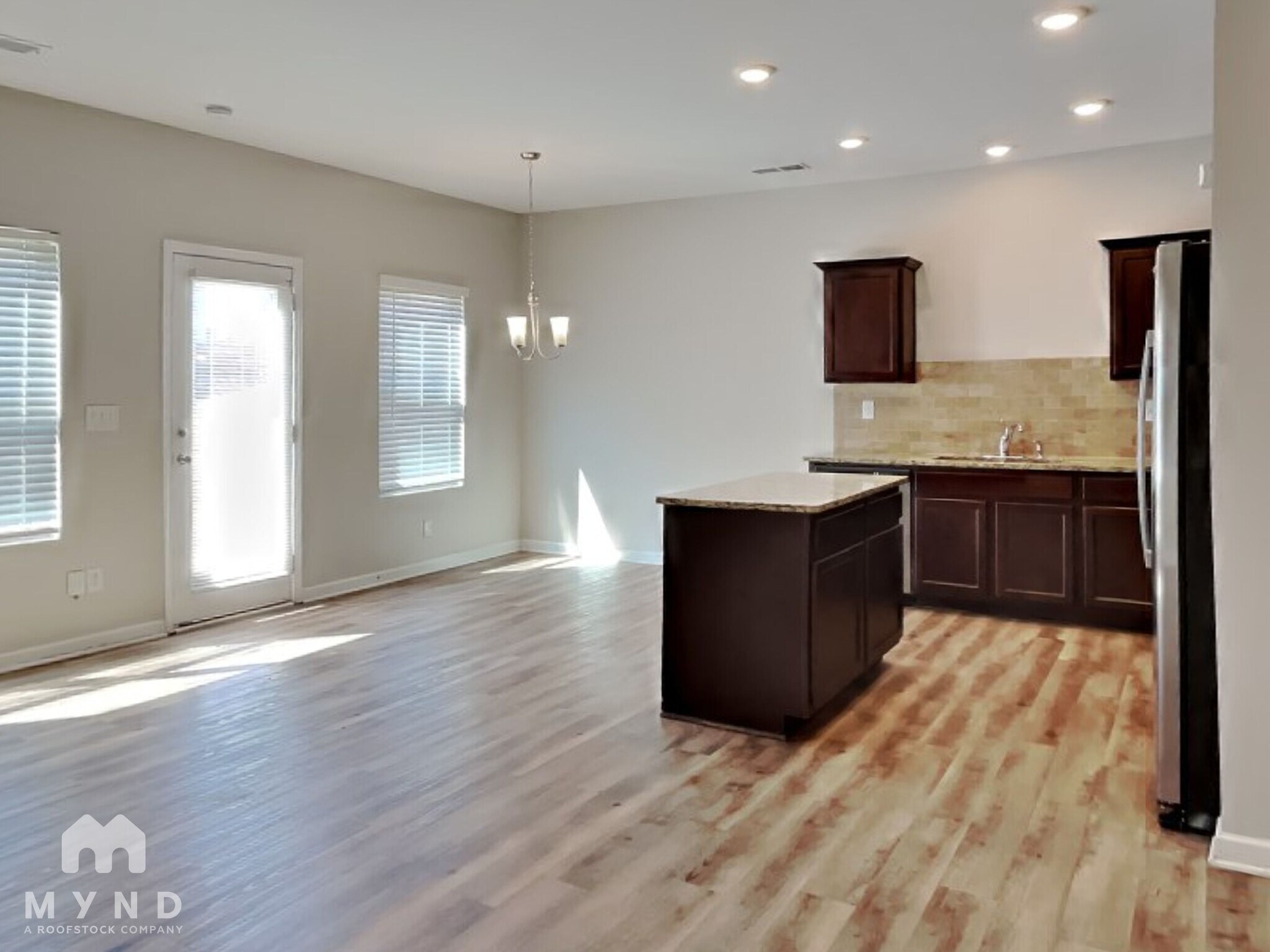 Building Photo - 3105 Hendrick Dr