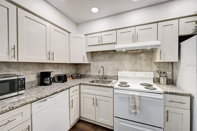 Building Photo - 618 S Osprey Ave