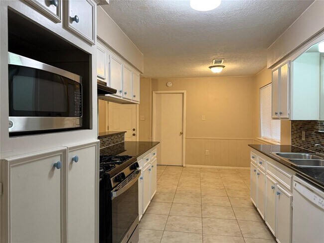 Building Photo - 13430 Exton Ln