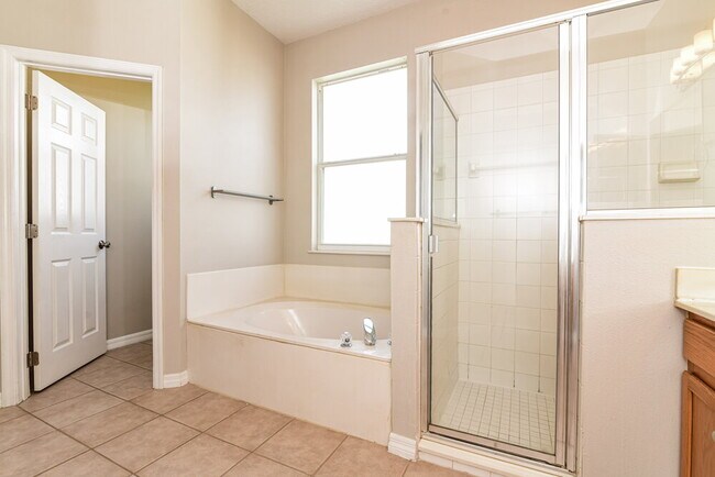 Building Photo - 115 Cork Way