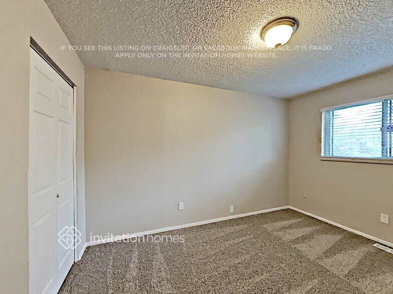 Building Photo - 11269 E Center Ave