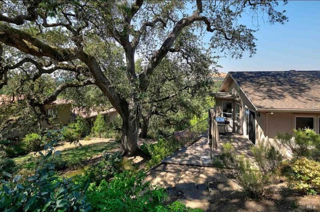 Building Photo - 309 Sequoia Terrace