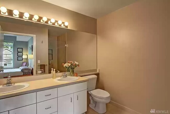 Building Photo - 8760 Greenwood Ave N