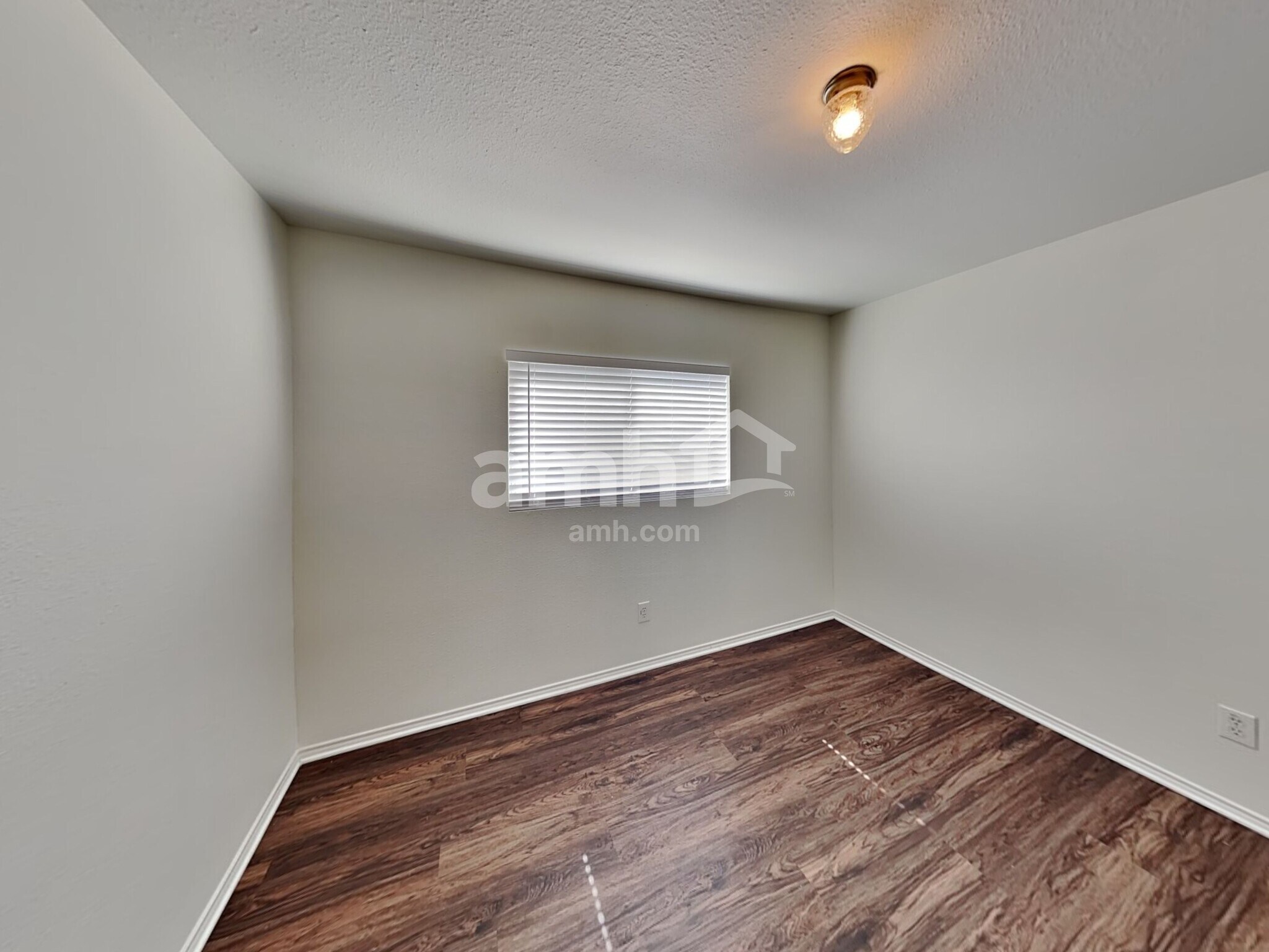 Building Photo - 217 N Willow Way