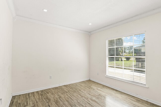 Building Photo - 3215 1st Pl