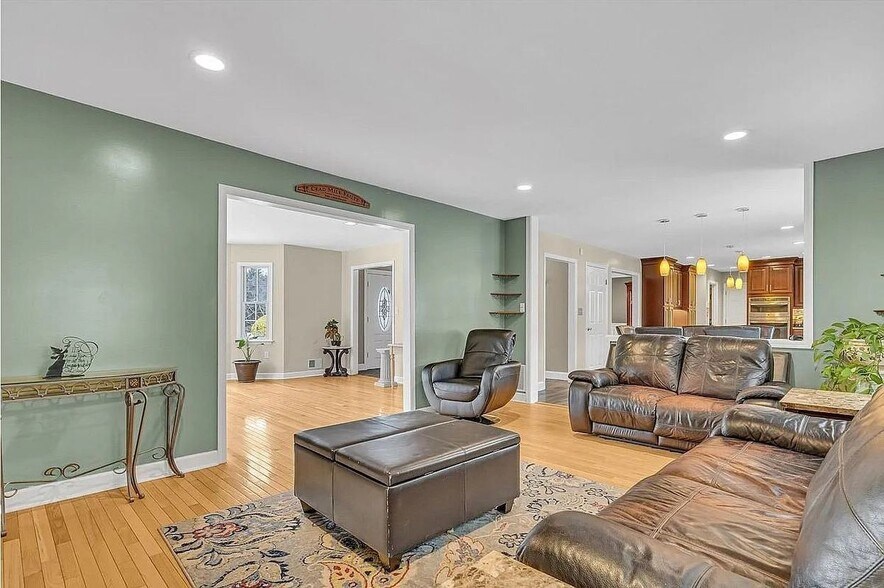 Building Photo - 283 N New Prospect Rd