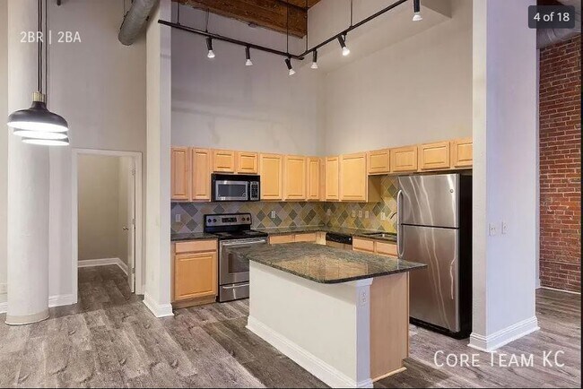 Building Photo - 609 Central-1102