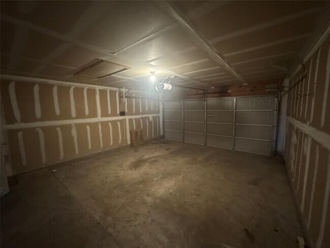 Building Photo - 1002 Leah Ln