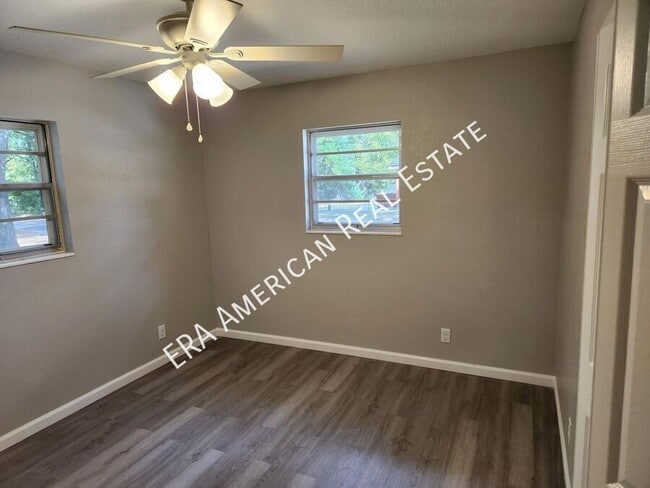 Building Photo - 503 W Griffith Ave