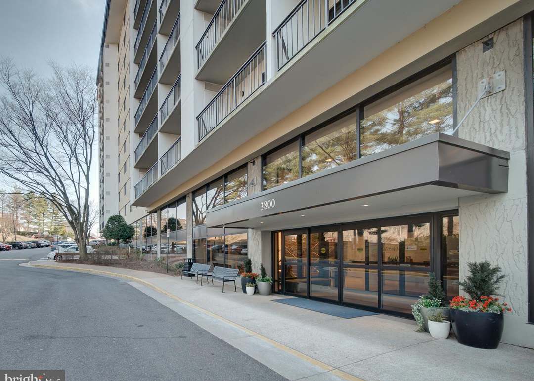 Building Photo - 3800 Powell Ln