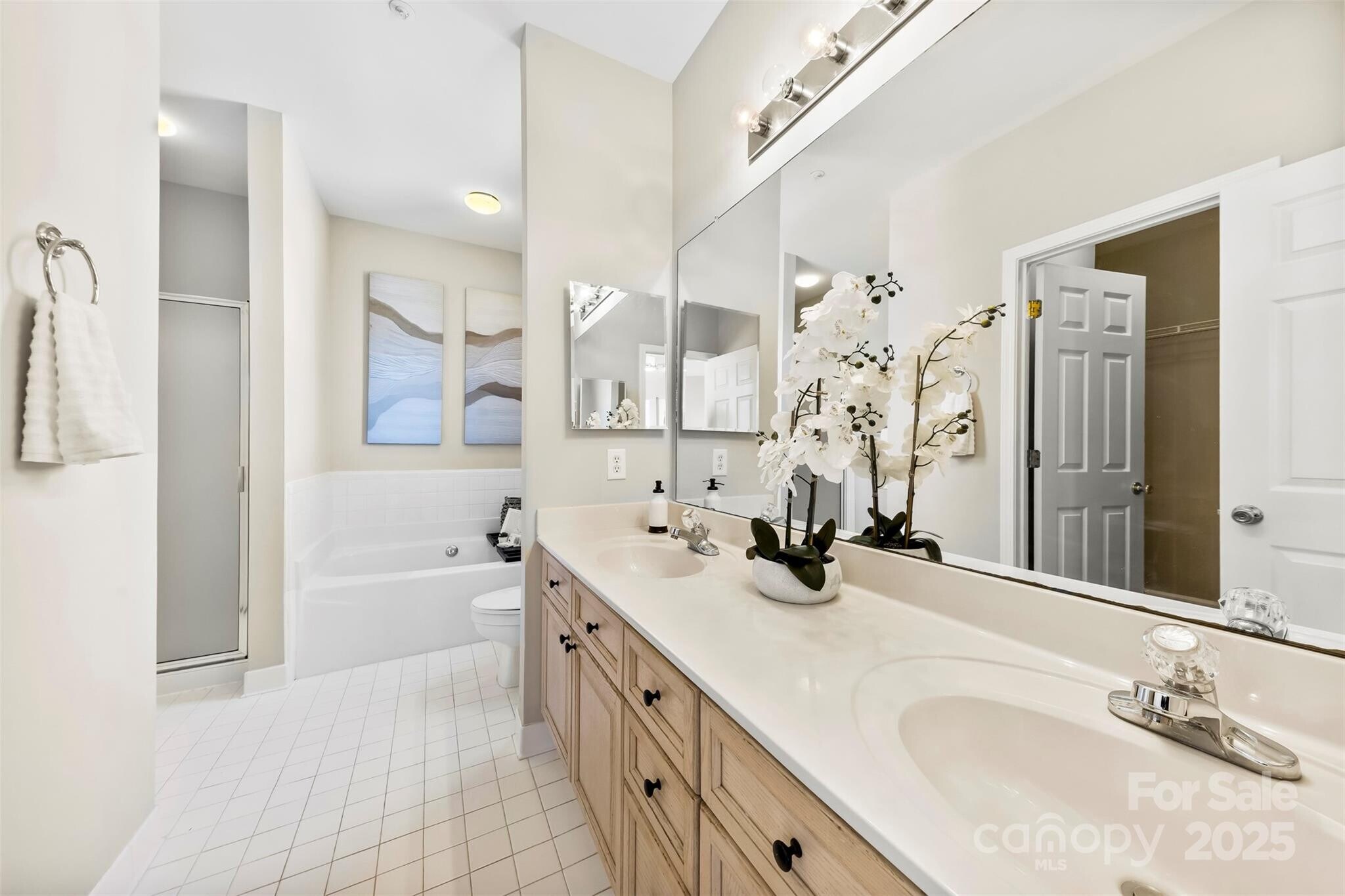 Master Bath - 921 Northeast Dr