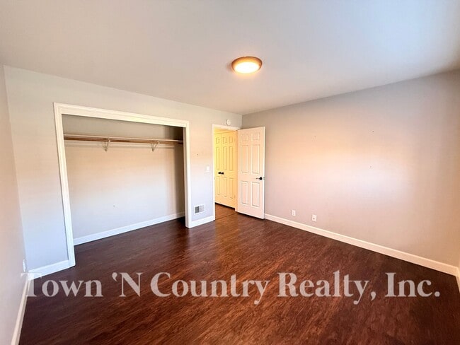 Building Photo - 1198 Loyola Dr