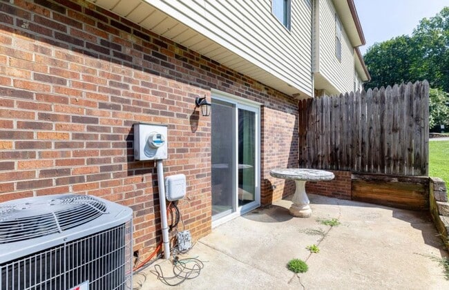 Building Photo - 3 Bedroom || 2.5 Bathroom - Townhome