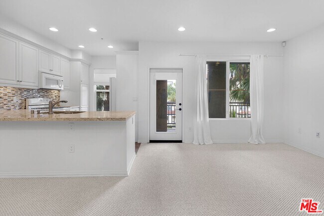 Primary Photo - 6020 S Seabluff Dr