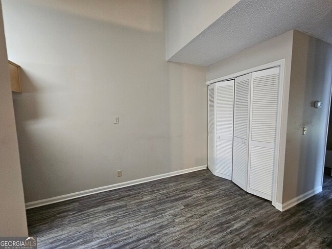 Building Photo - 108 E Lakemont Dr