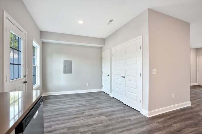 Building Photo - 68 Highland Blf Wy