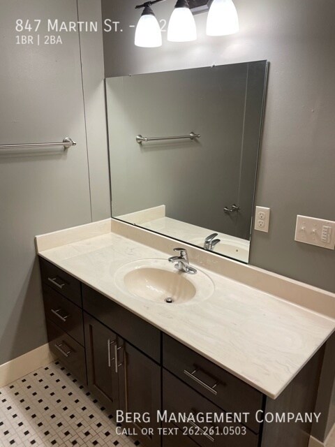 Building Photo - 847 Martin St