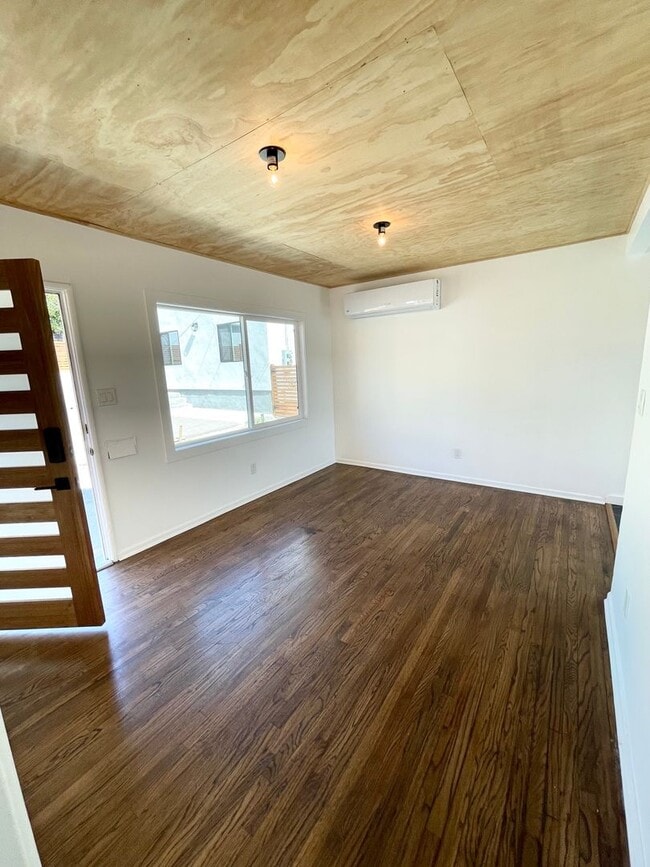 Building Photo - 3116 Chaucer St