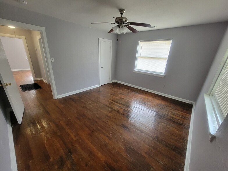 Building Photo - 724 Covington Ave