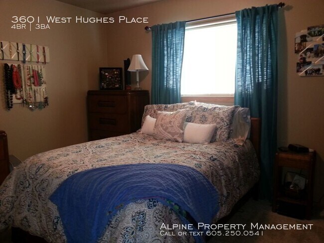 Building Photo - 4 Bed/3 Bath Twinhome For Rent!!
