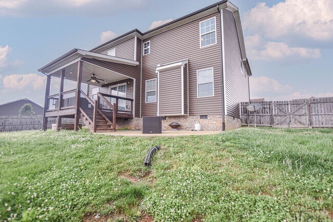 Building Photo - Pet Friendly Four Bedroom!
