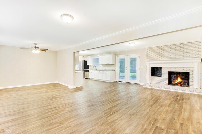 Building Photo - 3661 Collins Dr