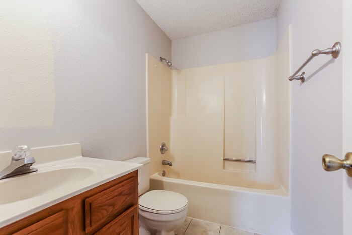 Building Photo - 123 Almond Cove