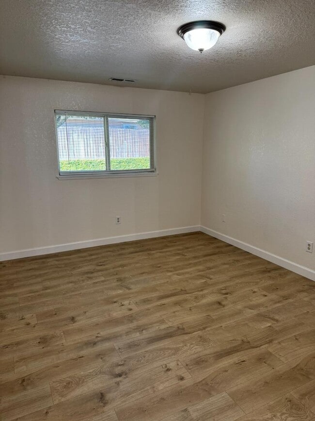 Building Photo - 300 Shafer Ln