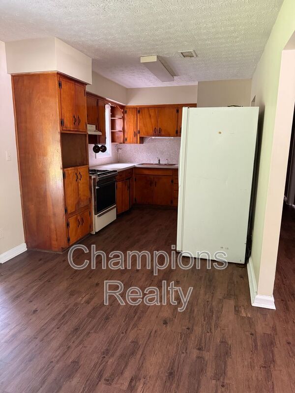 Building Photo - 2316 Wellborn Dr