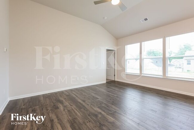 Building Photo - 204 Stonefence Dr